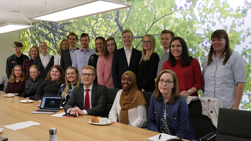 Minister Tiilikainen talked with the Agenda 2030 Youth Group about progress in sustainable development in Finland