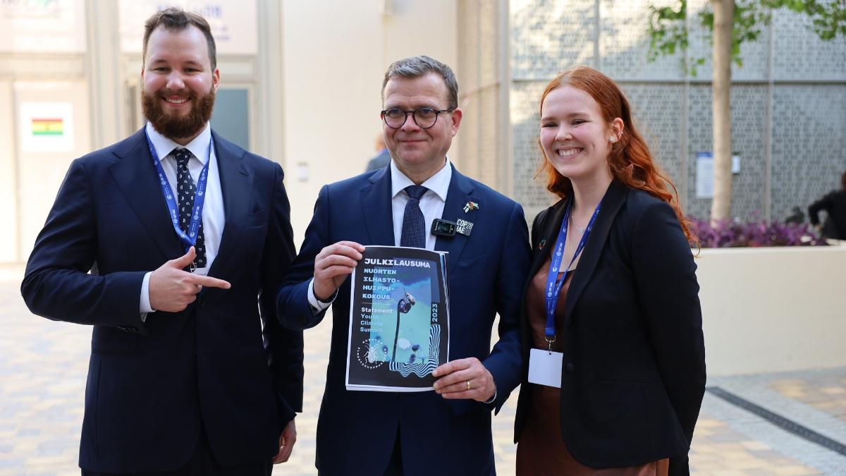 In the picture: Akseli Rouvari, Prime Minister Petteri Orpo, and Hanna Höijer