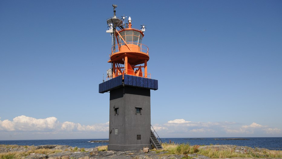 Majakka saaressa merellä