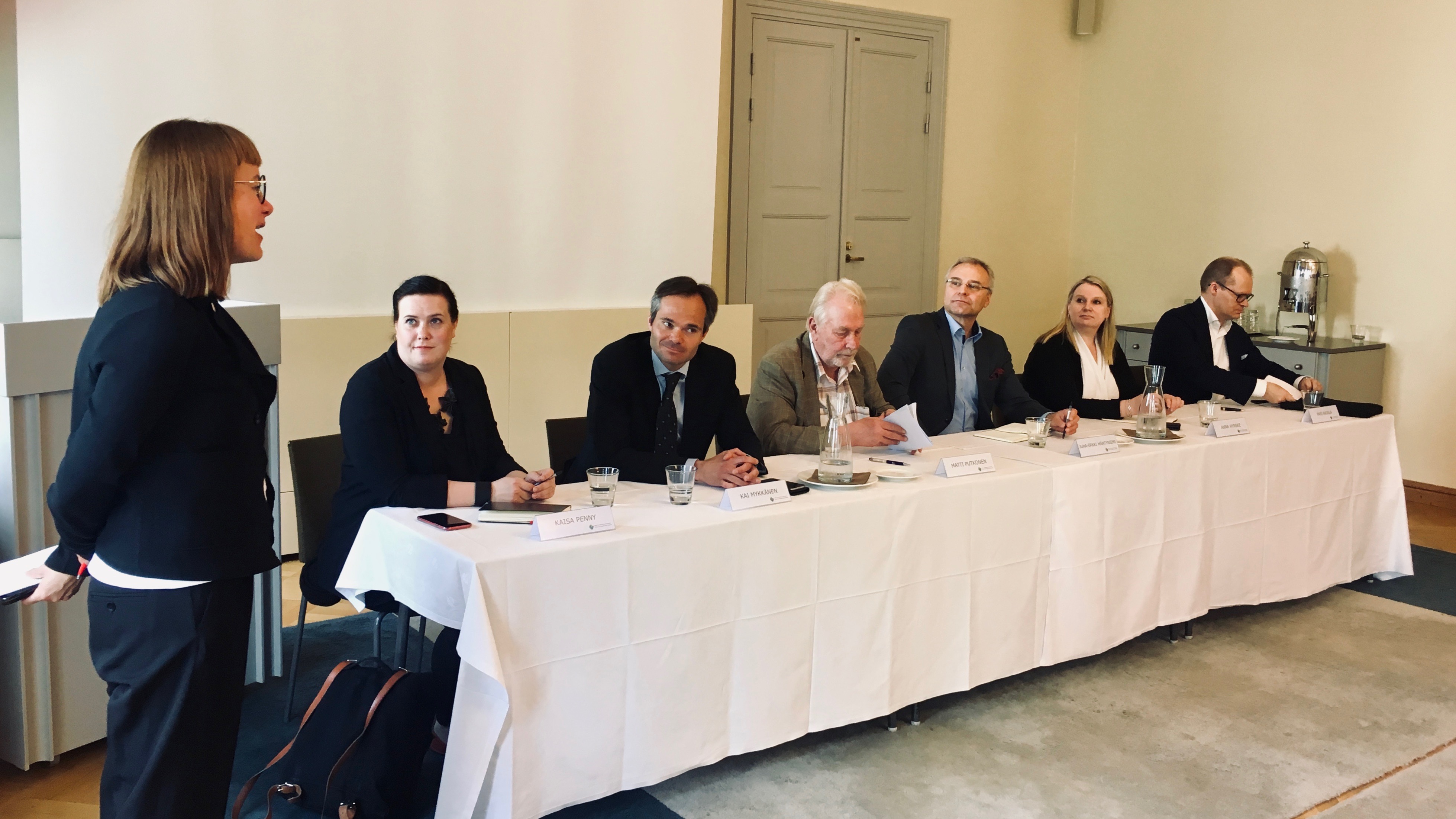 Kuva paneelikeskustelusta.